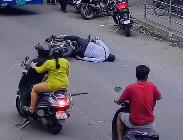 Bengaluru Man Slips Into Coma After a Tree Branch Falls on Him While Riding Home