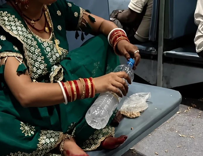 Zero Civic Sense? Train Passenger Criticised for Littering Inside Coach