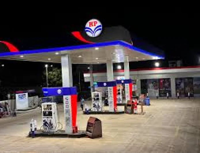 Oil Ministry Debunks Viral E20 Petrol Myths, Says Fuel Won't Damage Engines or Void Insurance