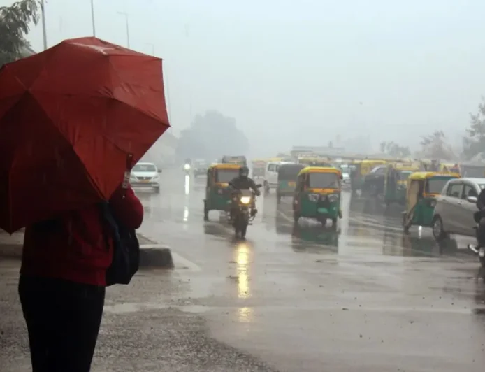 Delhi Sizzles at 41.8°C as Heatwave Continues to Test Residents