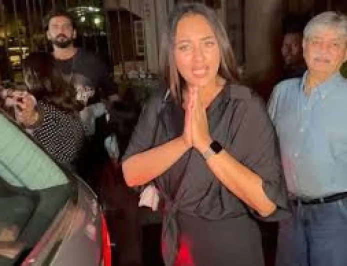 Sonakshi Sinha Says 'Bas, Ho Gaya' After Paparazzi Continue Filming Her Outside Mumbai Restaurant
