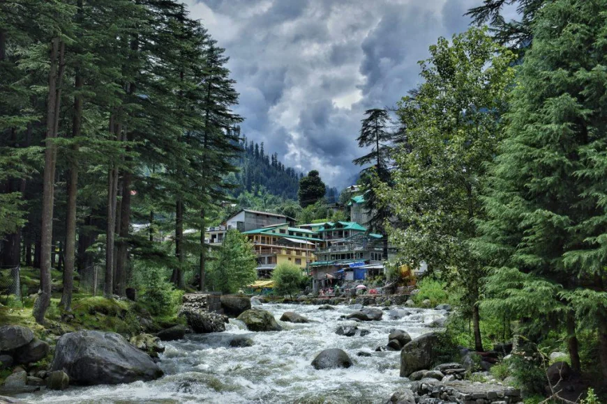 Weekend Getaway: 7 Beautiful Hill Stations to Visit in India This Monsoon