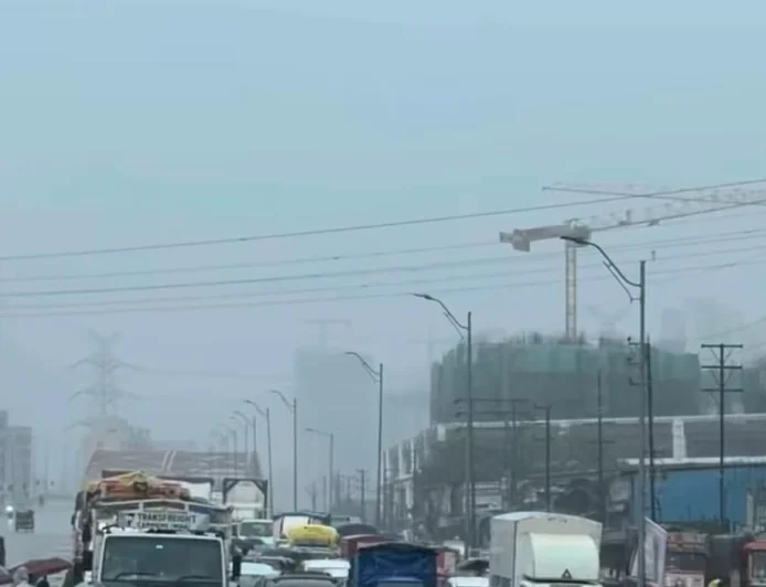 Heavy Rain Leaves Mumbra Roads Waterlogged, Traffic Comes to a Standstill