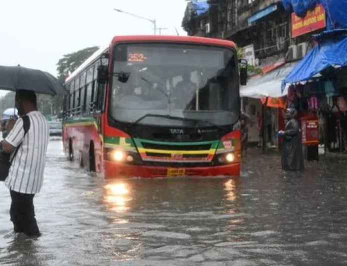 Mumbai Braces for Heavy Rain as IMD Issues Red Alert for Weekend
