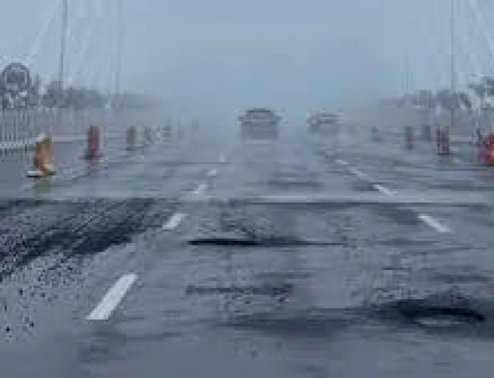 Devendra Fadnavis Defends Pune-Mumbai Expressway Link After Monsoon Damage, Says 'Only Two Potholes'