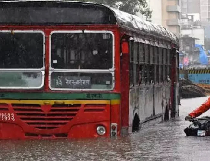 Heavy Rain Causes Waterlogging in Mumbai, Traffic Hit Across Several Areas