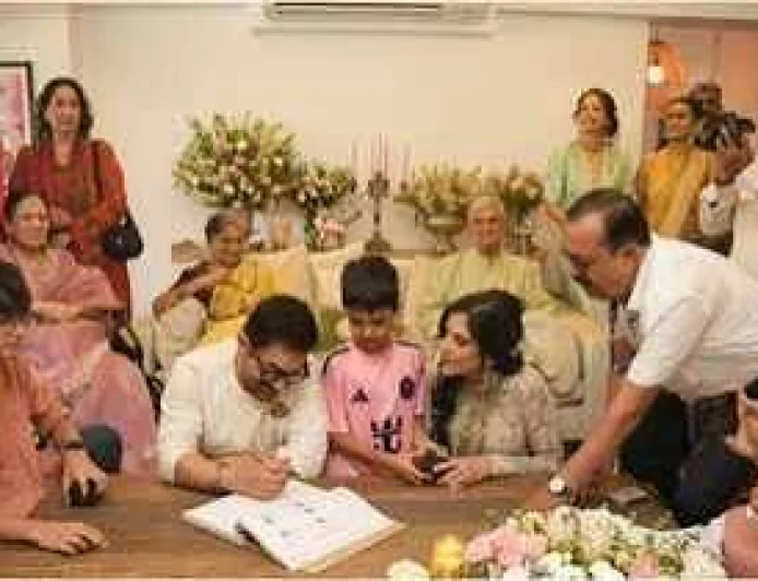 Aamir Khan’s Silver Anklet Steals the Show With His Traditional Dhoti Look