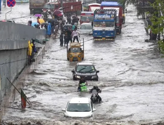 IMD Issues Red Alert for Mumbai, Thane and Raigad; Residents Advised to Avoid Travel