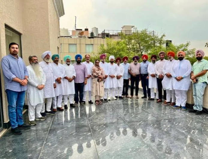 ‘Compromised’ Jibe Deepens Punjab Congress Rift as Randhawa and Raja Warring Trade Barbs