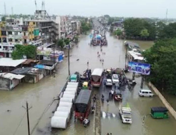 Surat's Poddar Arcade Suffers Massive Losses After Heavy Rain, Traders Estimate Damage Worth Crores