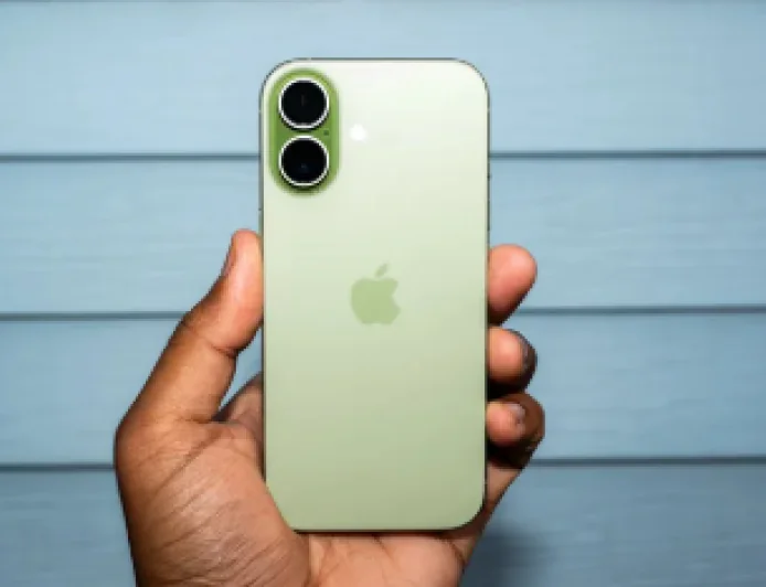 7 iPhone Settings That Can Help Improve Battery Life, According to Tech Experts