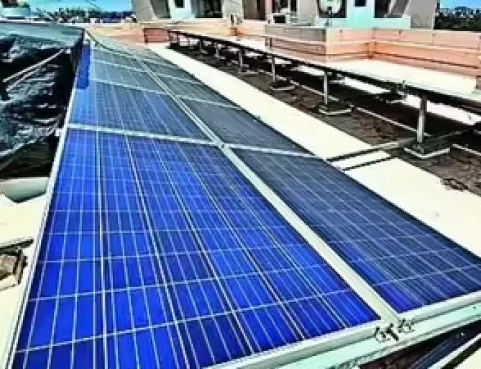 Surplus Solar Power Fed Into Grid During Day, Drawn Back at Night Under Net Metering System