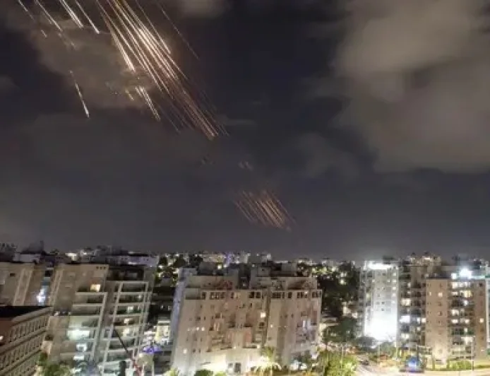 US-Iran Tensions Explode: CENTCOM Strikes Met With Tehran's 'Eye-for-an-Eye' Missile Barrage