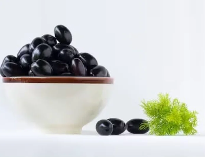 Why nutritionists want you to eat more jamun this monsoon: Health benefits, myths and how to eat it right