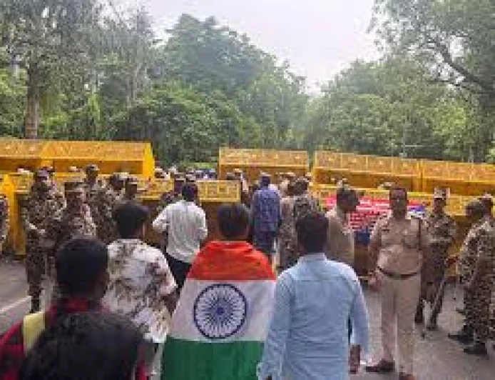 Over 10,000 Cockroach Movement Supporters March Towards Parliament, Clash With Delhi Police