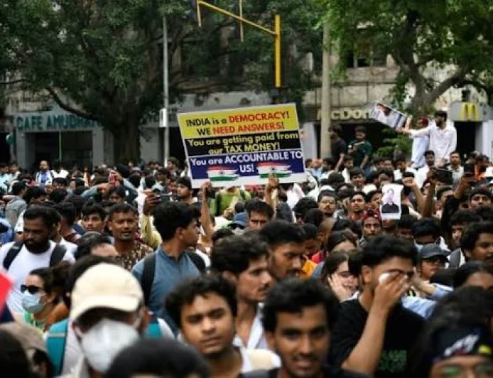 Delhi Police Use Batons and Tear Gas Against CJP Protesters Marching to Jantar Mantar
