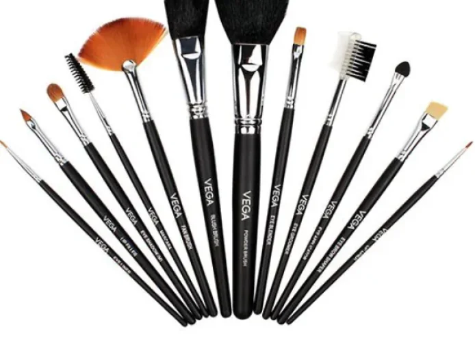 What's Really Living in Your Makeup Brushes? Why Experts Say Cleaning Them Matters