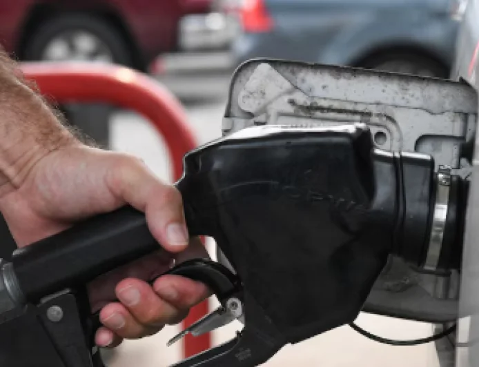 US Gas Prices Top $4 Per Gallon as Middle East Tensions Hit Oil Markets