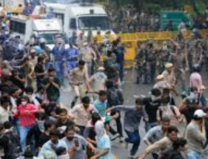 Delhi University Student Alleges Excessive Force by Police During Jantar Mantar Protest
