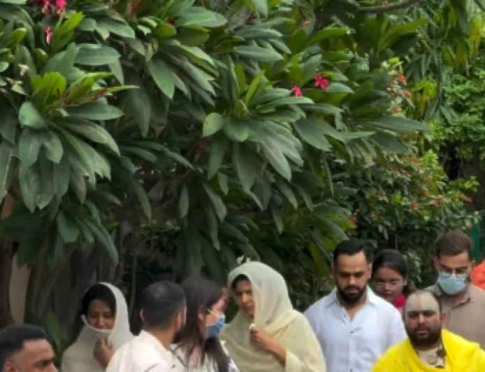 Virat Kohli and Anushka Sharma Visit Krishna Temple, Seek Blessings Together