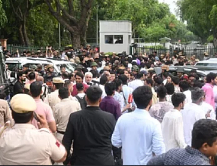 Lawyers Visit Police Stations to Seek Release of Detained CJP Protesters