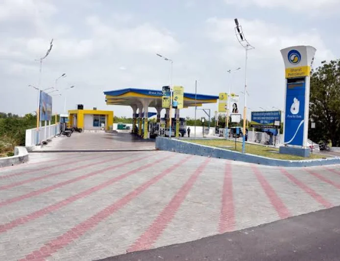 Bharat Petroleum Reports ₹3,962 Crore Loss in June Quarter Amid High Crude Prices