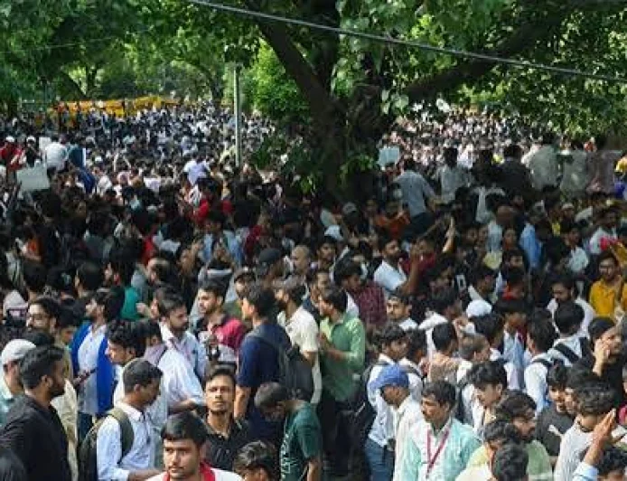 AIU Urges Universities to Keep Students Focused on Studies, Not Protests