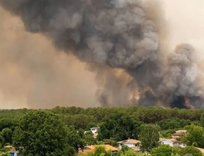 Over 90,000 Evacuated as Wildfires Sweep France and Spain