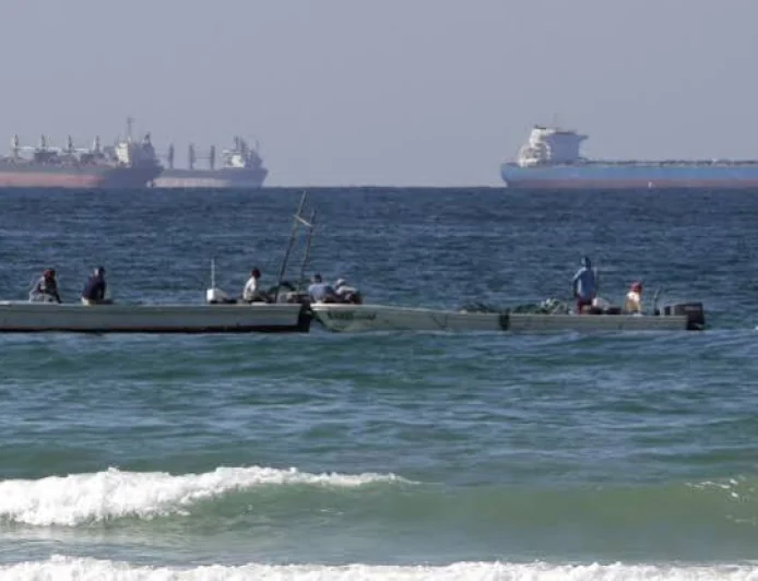 Saudi Crude Tanker Turns Off Signal to Transit Bab el-Mandeb Amid Houthi Threats