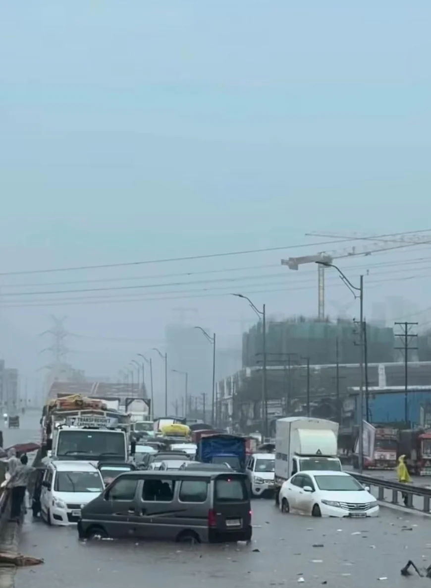 Heavy Rain Leaves Mumbra Roads Waterlogged, Traffic Comes to a Standstill