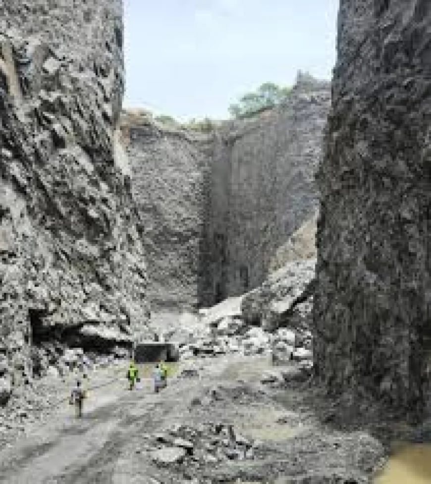 Bengaluru Quarry Tragedy: Seven Workers Killed After Massive Boulder Collapse in Ramanagara