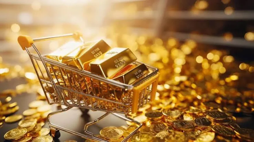 Gold Set for First Weekly Gain in Five Weeks as Weak US Dollar Boosts Prices