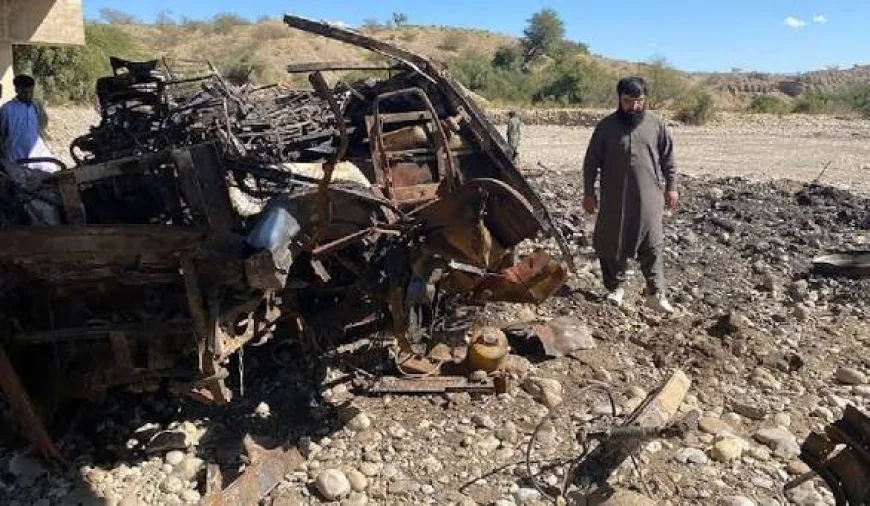 Pakistan Bus Accident: 40 Killed After Passenger Bus Falls Into Ravine in Khyber Pakhtunkhwa