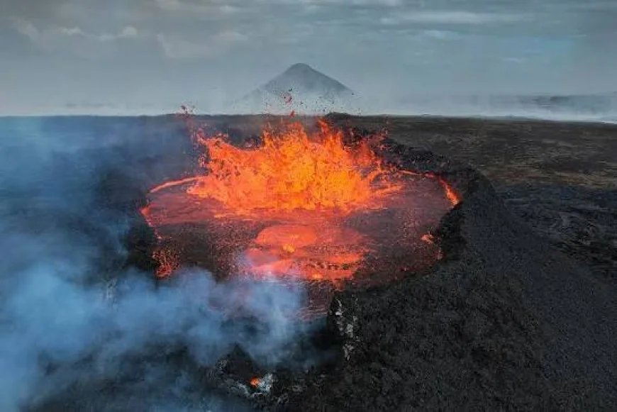 Scientists Capture Ocean Floor Splitting Open as 160 Million Cubic Metres of Lava Erupt