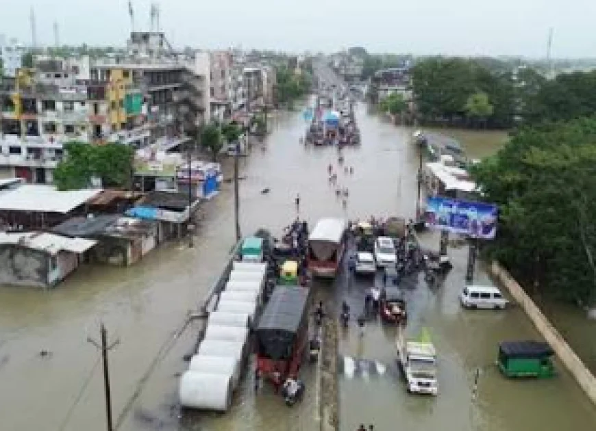 Surat's Poddar Arcade Suffers Massive Losses After Heavy Rain, Traders Estimate Damage Worth Crores