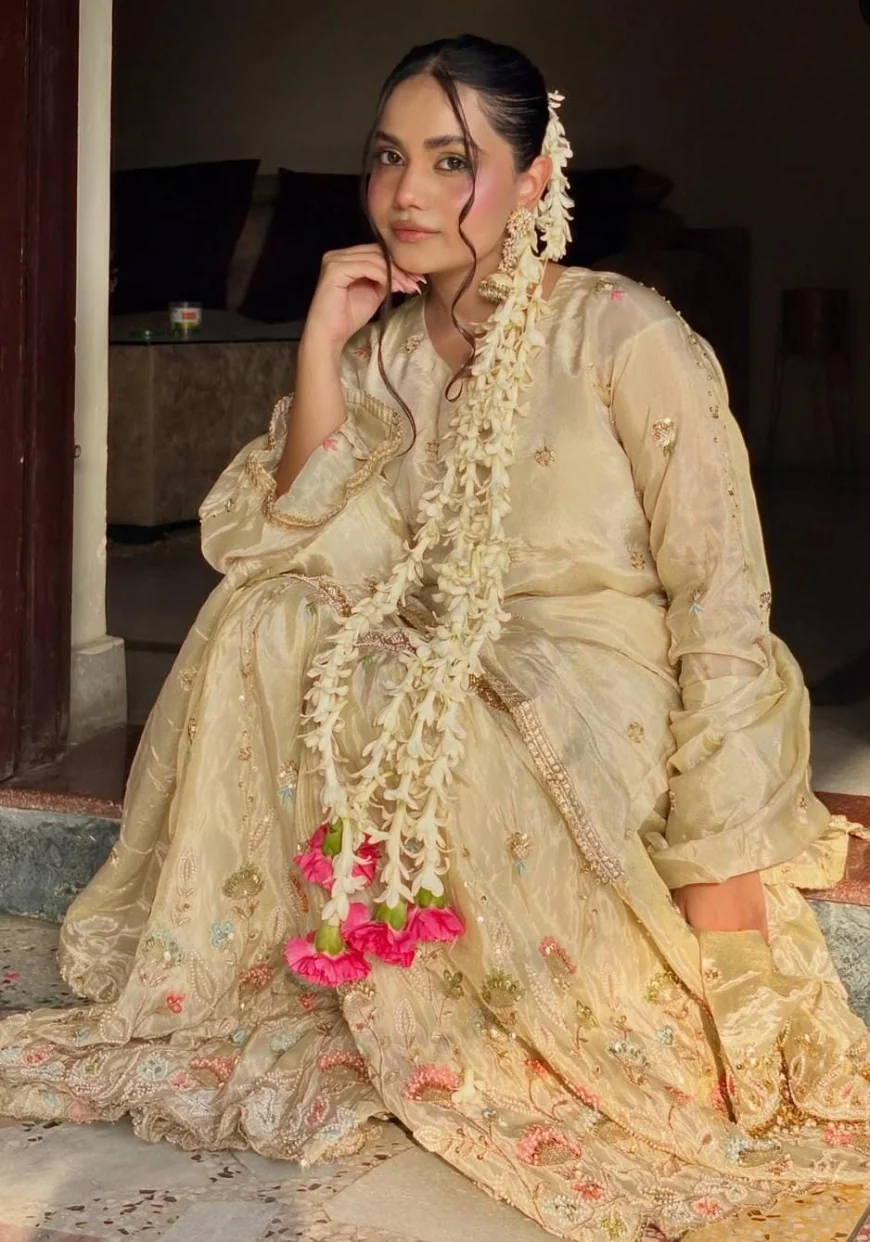 Dolly Javved Opens Up About Financial Struggles: "There Were Days Without Electricity or Food"