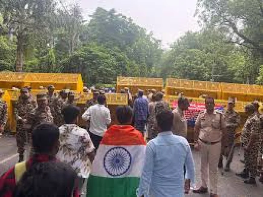 Over 10,000 Cockroach Movement Supporters March Towards Parliament, Clash With Delhi Police