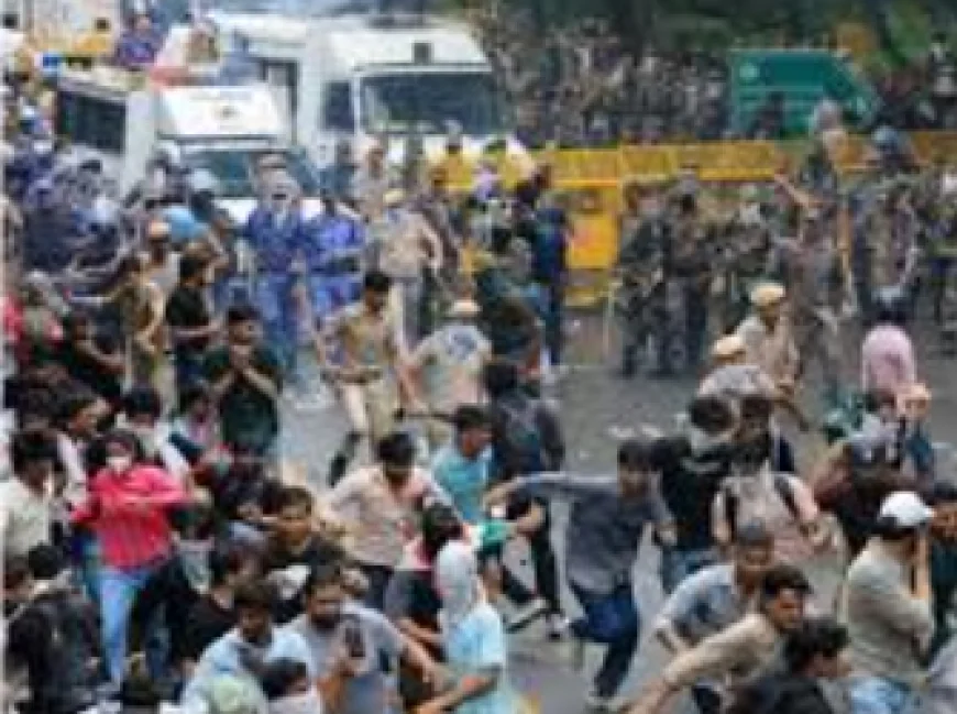Delhi University Student Alleges Excessive Force by Police During Jantar Mantar Protest