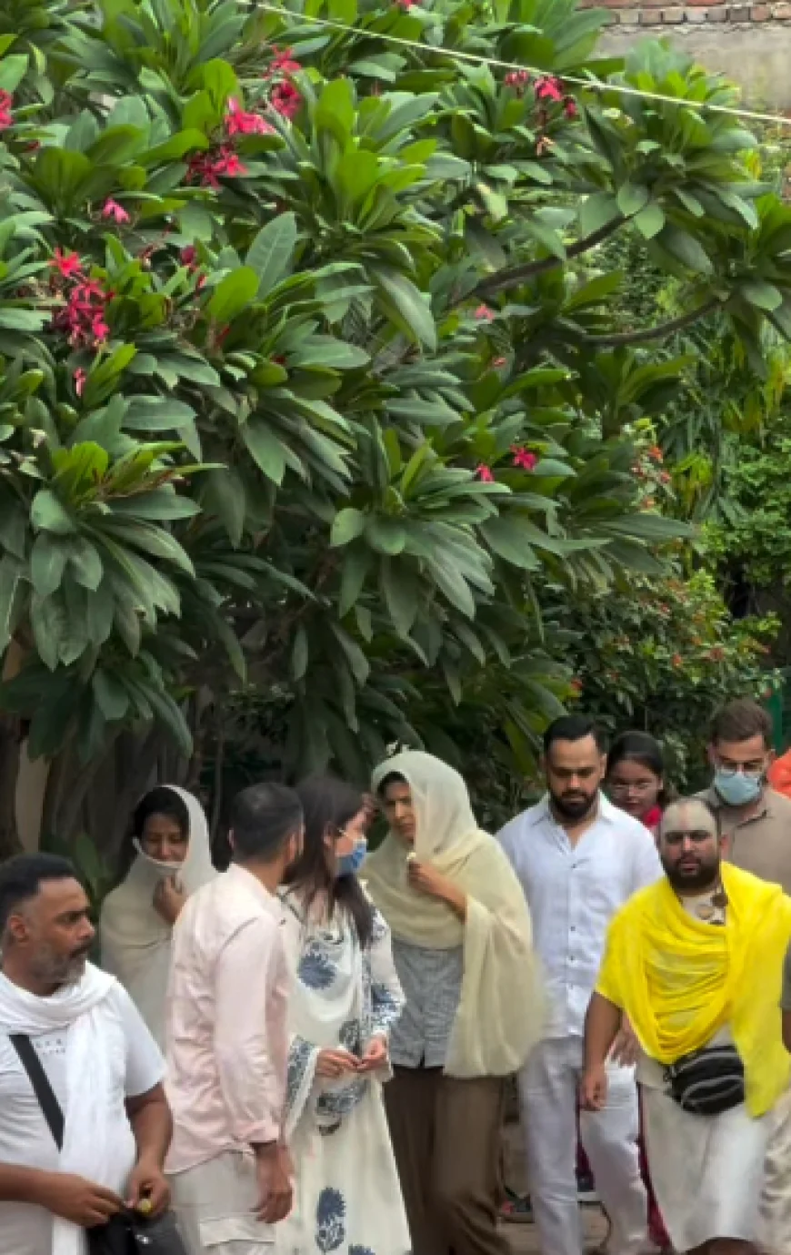 Virat Kohli and Anushka Sharma Visit Krishna Temple, Seek Blessings Together