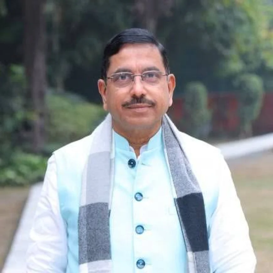 Pralhad Joshi Takes Charge as Education Minister After Pradhan’s Exit