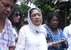 पति कुकू कोहली के अंतिम संस्कार में भावुक हुईं अरुणा ईरानी, आंखों से छलके आंसू