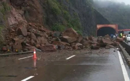 मुंबई के कुर्ला में भूस्खलन से बड़ा हादसा, कम से कम 7 लोगों की मौत