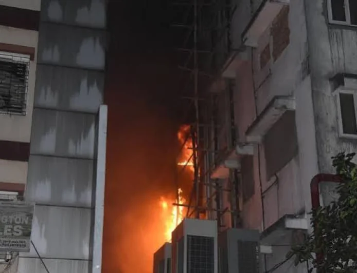 Kolkata Hotel Fire: होटल में आग से 9 की मौत, सभी बांग्लादेशी नागरिक; AC ब्लास्ट का शक