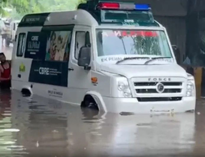 बारिश ने बदला मौसम का मिजाज! दिल्ली में रिकॉर्ड ठंडक, ओडिशा में बाढ़ का संकट