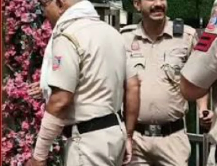 दिल्ली में फर्जी कॉल सेंटर पर राजस्थान पुलिस की कार्रवाई, 60 से ज्यादा लोग हिरासत में
