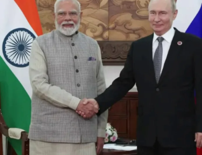 बिश्केक में पीएम मोदी और पुतिन की अहम मुलाकात, कहा - अब युद्ध नहीं, शांति का रास्ता चुनना होगा