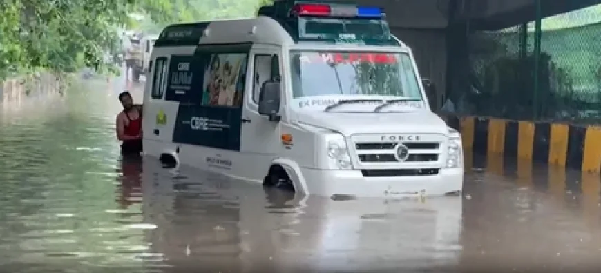 बारिश ने बदला मौसम का मिजाज! दिल्ली में रिकॉर्ड ठंडक, ओडिशा में बाढ़ का संकट
