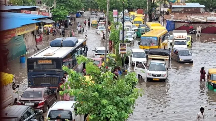 गुरुग्राम में बारिश का कहर! घंटों स्कूल बसों में फंसे बच्चे, एंबुलेंस भी जाम में अटकी
