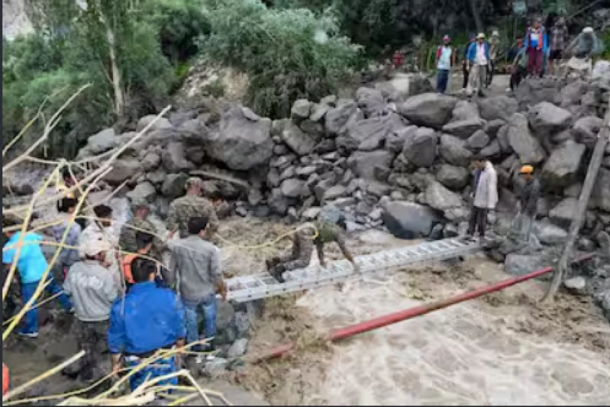 कारगिल में बादल फटने से फ्लैश फ्लड, मलबे और बड़े पत्थरों के साथ बहा पानी