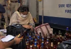 समस्तीपुर में फर्स्ट AC में बिना टिकट सफर कर रही थी महिला, बैग से निकली 75 लीटर शराब, पुलिस हैरान